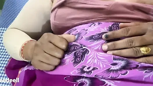 Menggoda abang tiriku sendiri!