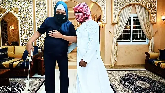 Muslim Hijab Enak bos Perawan Bandung pengen aku nyepong kontol kecil pembantu rumah tangga di Saudi