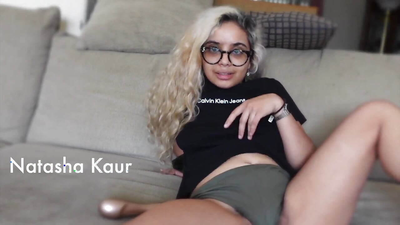 نشوة هزاز ولعق نائب الرئيس من إبطي المشعر تفوح منه رائحة العرق