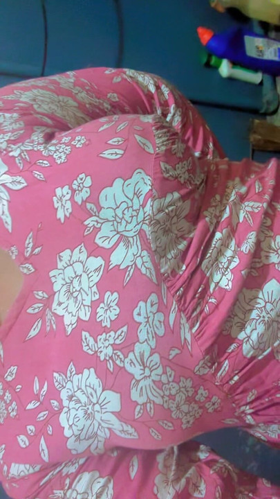 roze jurk met roze meid uff kom erbij en doe met me mee