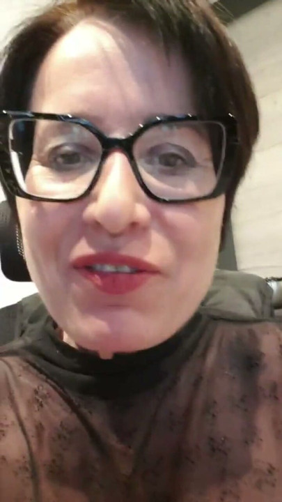 Milf Julie οργασμό στη δουλειά | Κλιπ 1