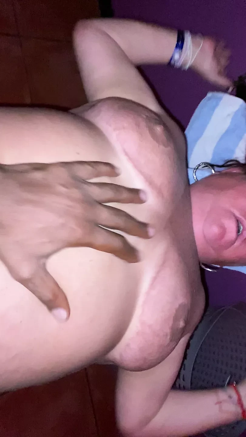 Awek montel dapat bluestarr6969nya di resort atas bumbung di Florida