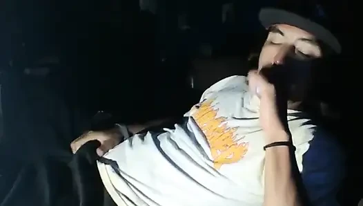 Akoru en altına indir