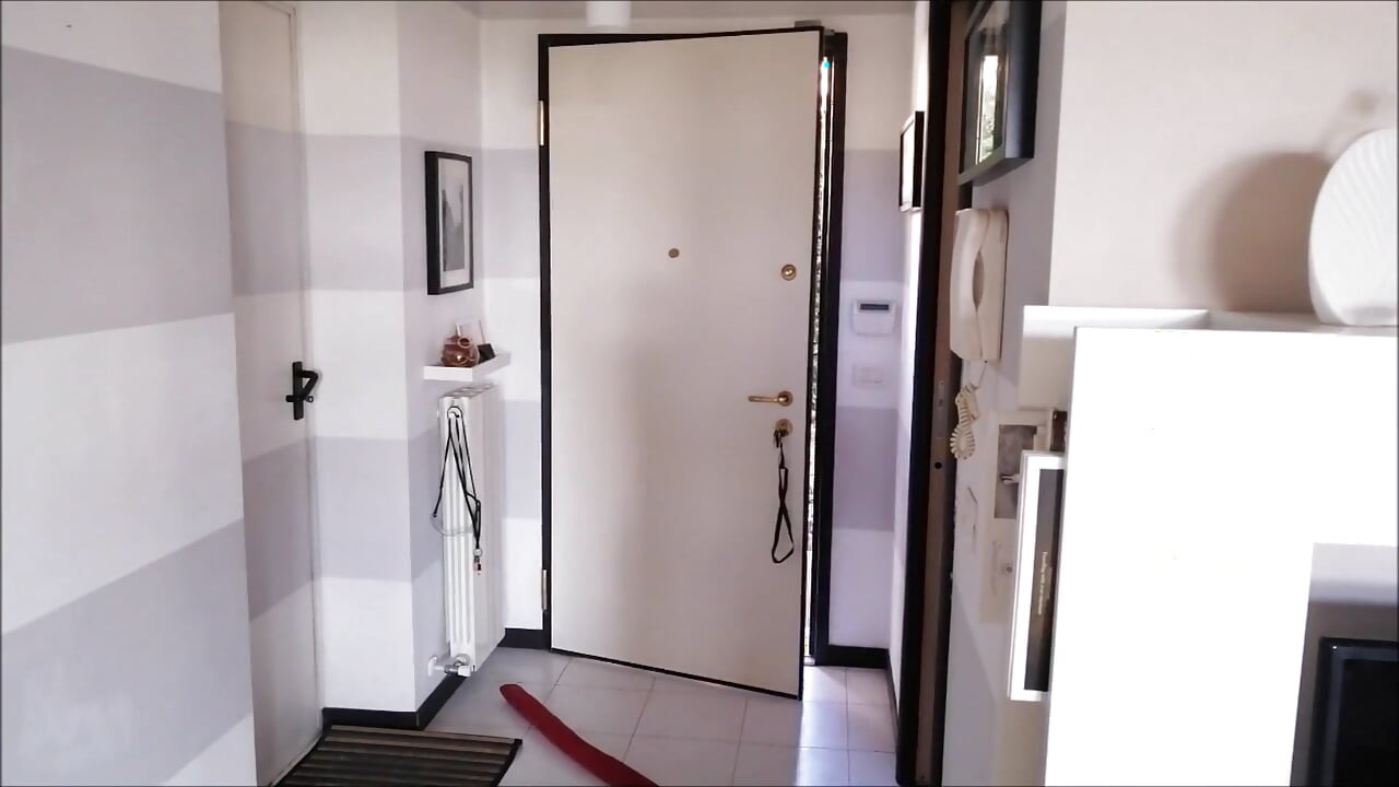 Spor salonundan sonra ayaklarımı kokla ve seni boşaltıyorum