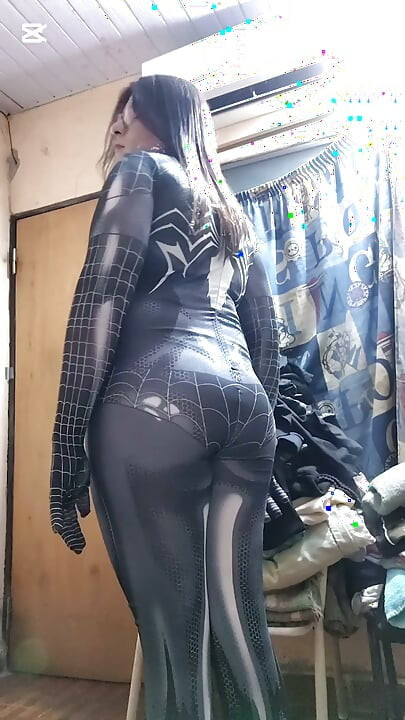 Puta transgénero Spiderman Venom no Halloween