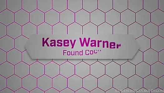 Kasey warner fand einen echten schwarzen stier, der nach hause gebracht wurde, um ihren cuckold-ehemann zu zeigen