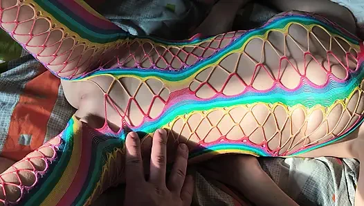 Sexy kostümierte stiefschweine lässt mich ihre enge jungfräuliche muschi berühren und ihrem umriss folgen