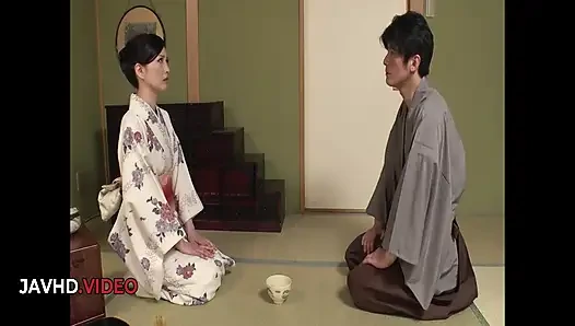 Miria Hazuki'nin genç partnerlerle ateşli en iyi Asyalı üçlü seks macerası