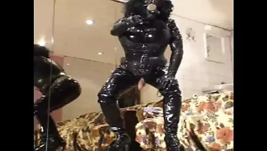 gaz maskesi eğlencesi