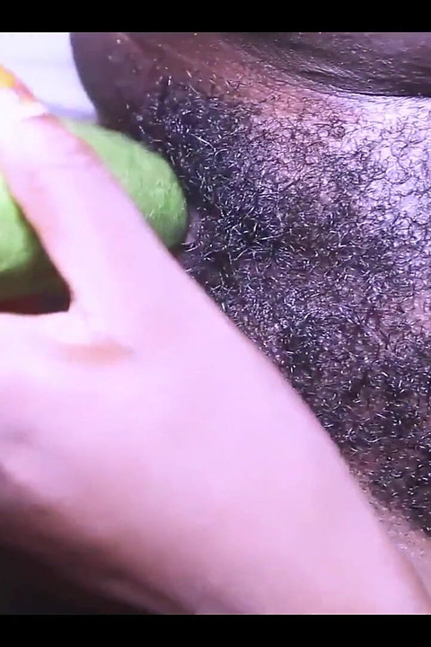 頑皮拉丁女用不同語言自慰和她的現場採訪 - 我想你會喜歡的