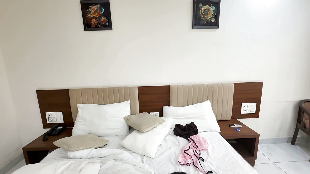 Rozvod Bhabhi Ne Apni Hawas Mitane Ke Liye Devar Ko Apne Flat per Bulaya