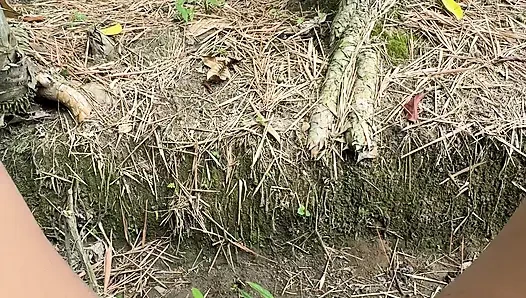 Saya seorang gadis nakal, saya sangat suka merasakan jari-jari saya di dalam vagina besar saya yang basah hehehej