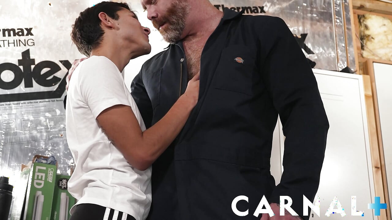 FunSizeBoys - Pocket-sized twink Damien Grey sits on giant DILFs face