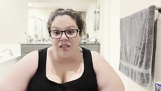 Plump Paradise: Snack N Chat