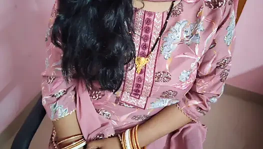 Yeni evli büyük memeli üvey kız kardeşim kocasından memnun değil, onun sıkı amcığı için sikimi teklif ettim