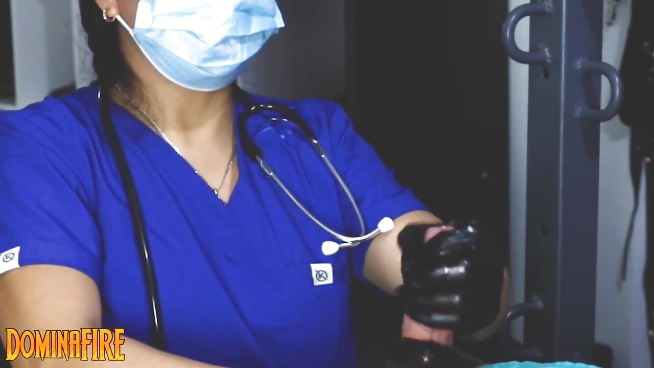 Femdom medical torturando las pelotas por enfermera dominafire