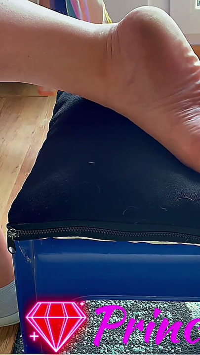 Pretty feet cum on soles footfetish | Clip 2