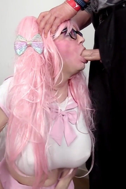 Sissy Barbie Doll Koristi Njen Gospodar