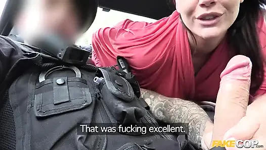 Fake cop - iki büyük çift memeli açık havada üçlü seks
