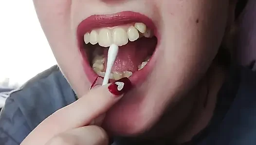 Fetish bibir dan lipstik