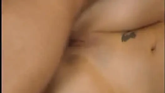 Немецкую тинку с вылизанной киской захлопнули на диване