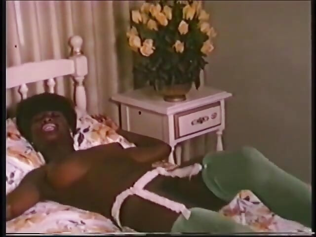 Retro Ebony Pornstar Sissy Roscoe Shows Her Gorgeous Naked Body