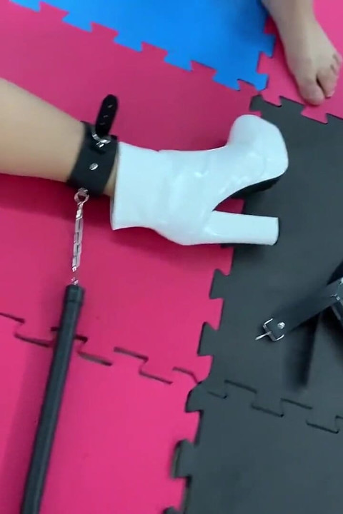 I Dressed up to Fulfill the Fetish of the Naughty Young Girl