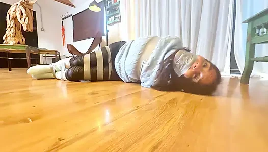 Latina: Rahasia Petugas Kebersihan (4k)