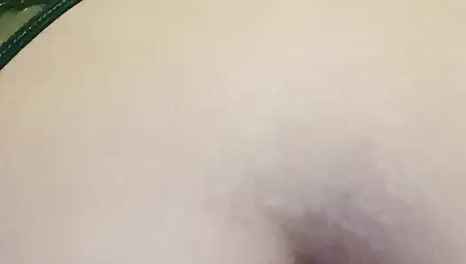 İri güzel kadın kassız iç çamaşırlı büyük kalın dildoya biniyor