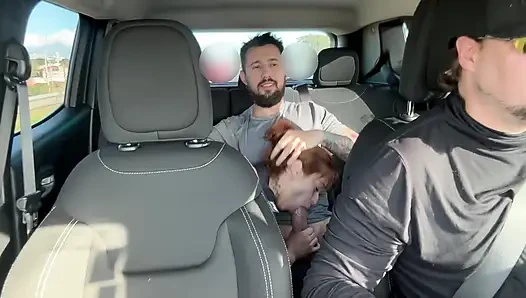 Çifti Uber'in arka koltuğunda yakaladım ve onları yolda bıraktım