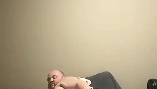 Dildomla kendimi sikiyorum ve dildonun her yerine boşalıyorum