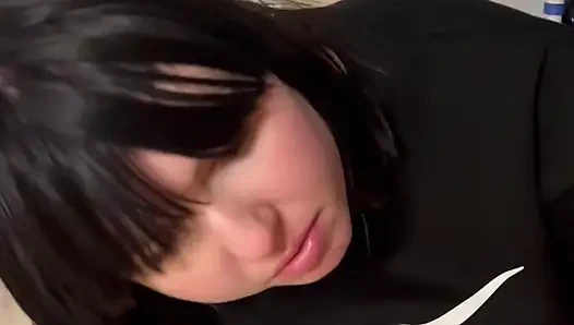 18 Yaşındaki Mutfakta Oral Seks Yapıyor