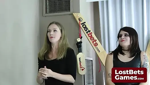 Stars unerfahrenheit mit einem strap-on macht das spiel aufregend