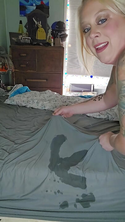 Hot milf fucks self cumming for you