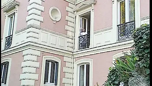 Шаловливую Медсестру С Большими Сиськами Трахает Пациент На Диване - Экшн С Минетом Красотки-блондинки!