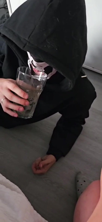 Sklave trinkt meine socken, schwitzen, domina