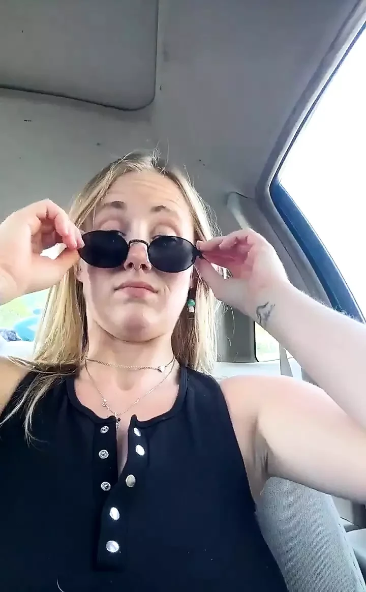 Stream开始在我的车里等待我的精液