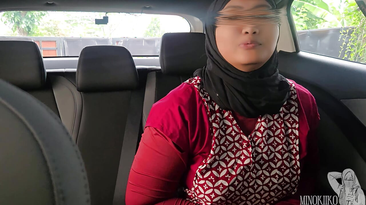 Desperate Asian Hijabi Muslim Office Worker Struggles with Taxi Bill, Ends Up Swallowing Driver's Dick - Minokiiko