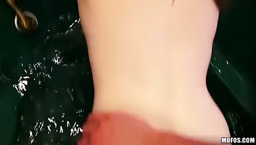 Ich weiß, dass dieses mädchen - zum porno befördert lara Brookes macht ihr erstes sextape