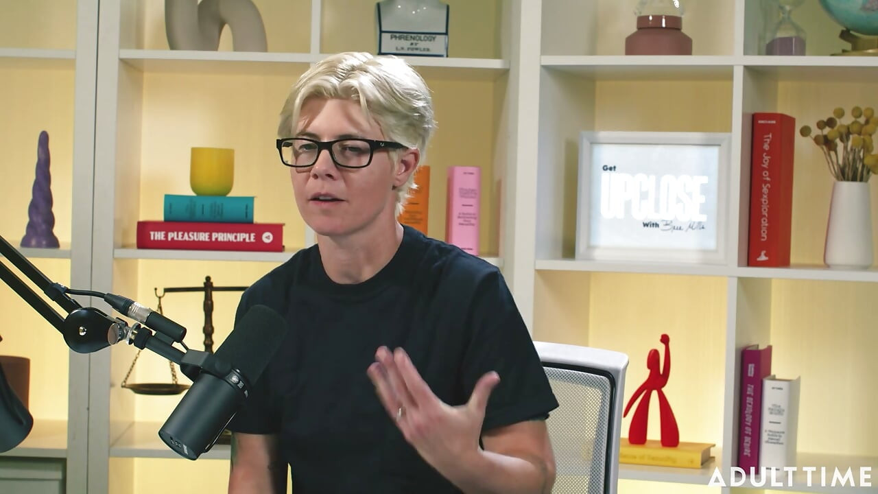 Breaking Shame Cycles & Being True to Yourself, with Khloe Kingsley!  the Adult Time Podcast