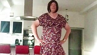 Nicki-Crossdress w swojej nowej letniej sukience z pończochami i butami