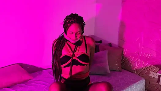 Не позволяй мне пойти и заставить меня почувствовать страсть