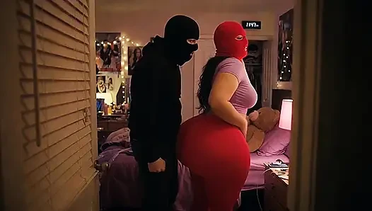 Sıkı kırmızı taytlı büyük götlü kız arkadan sert basılıyor