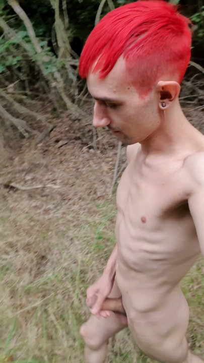 I do something for the environment (piss on a tree trunk) | Clip 2