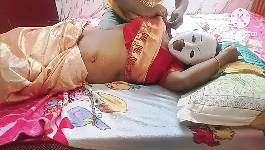 Kızımın erkek arkadaşı şehvetli vücudumu baştan çıkarıyor ve tatmin ediyor - gerçek yüksek sesle inleyen tam tamil ses