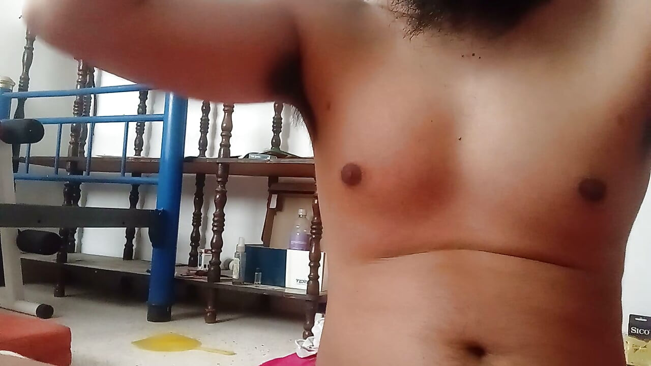 Víctor Rojas masturbates and ejaculates in his room