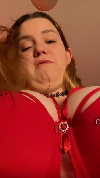 "Domme Marie biniyor - bakış açısı üç iri güzel kadın orgazmı - 38g kırmızı torpido sutyen ve hitachi sihirli değnek"