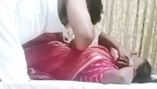 Hintli tamil iri güzel evli kadın latha büyük memeli borcunu ödüyor dudak öpücüğü sıkıyor ve financier tarafından göbek yalıyor! Indianhotwifex