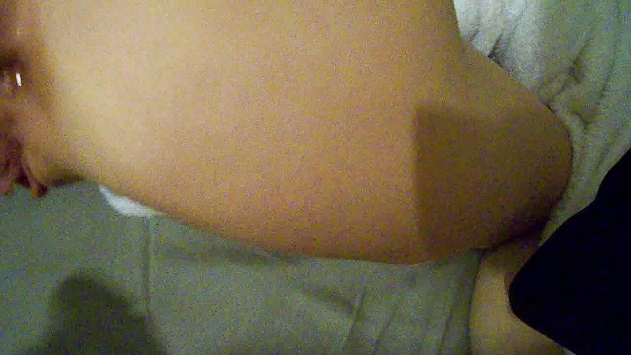 Calentando mi culo con un vibrador para prepararme para la polla más grande que he tomado en mi vida!