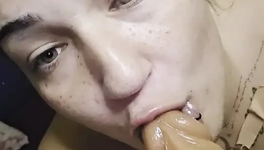 Ratu blowjob menunjukkan bagaimana itu dilakukan